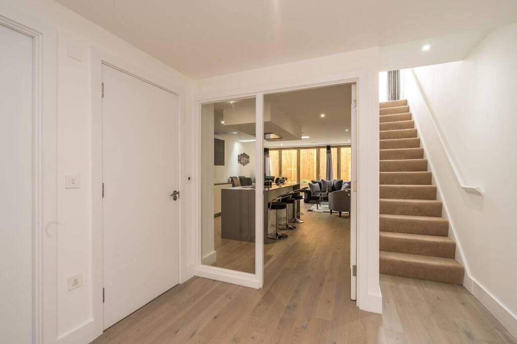 Luxurious & Modern Townhouse In Hammersmith Apartamento