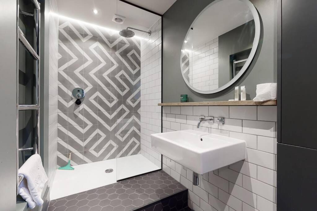 Stylish 2 Bedroom 2 Bathroom Flat In Islington *