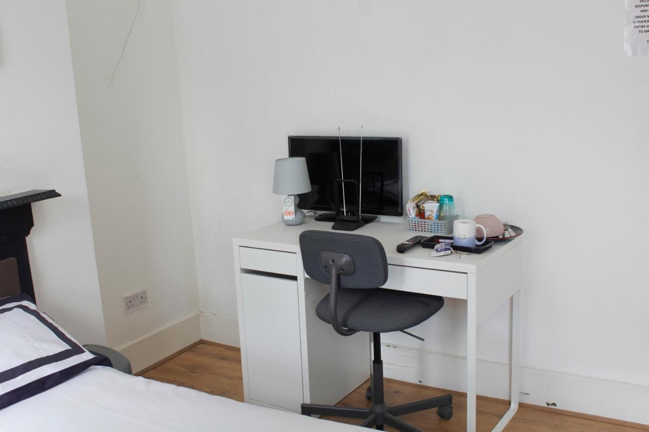 Quarto em Acomodações Particulares Cozy Or In Townhouse Fast Links To Central
