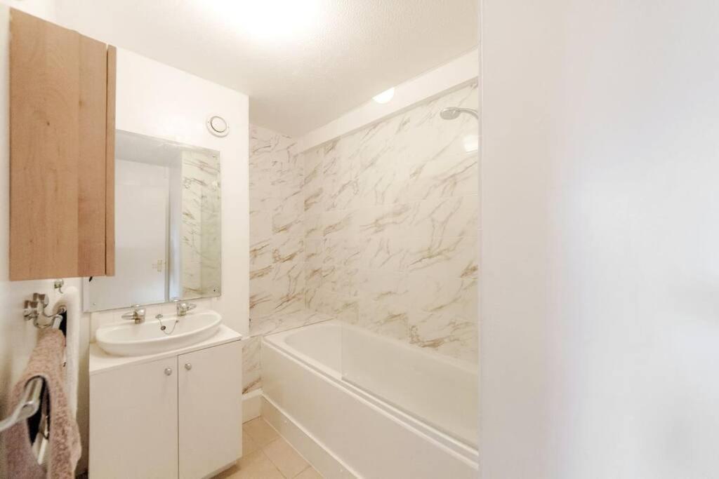 Appartement Spacious Two Double Bedroom Flat Londen