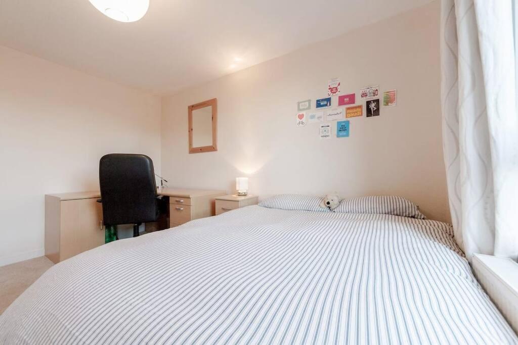 Apartment Spacious Two Double Bedroom Flat