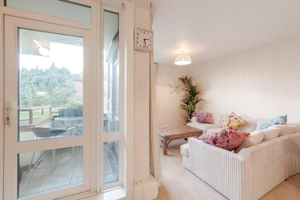 Appartement Spacious Two Double Bedroom Flat Londen