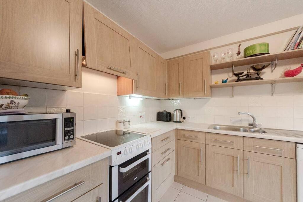 Apartment Spacious Two Double Bedroom Flat