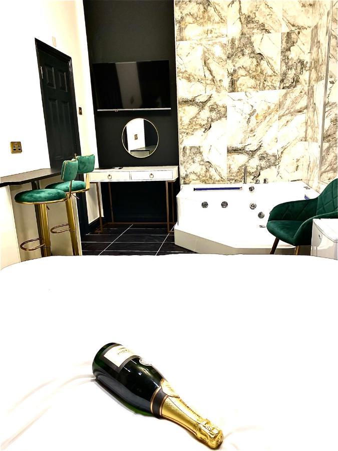 Apartahotel Duke And Duchess And - Private In Hot Tub