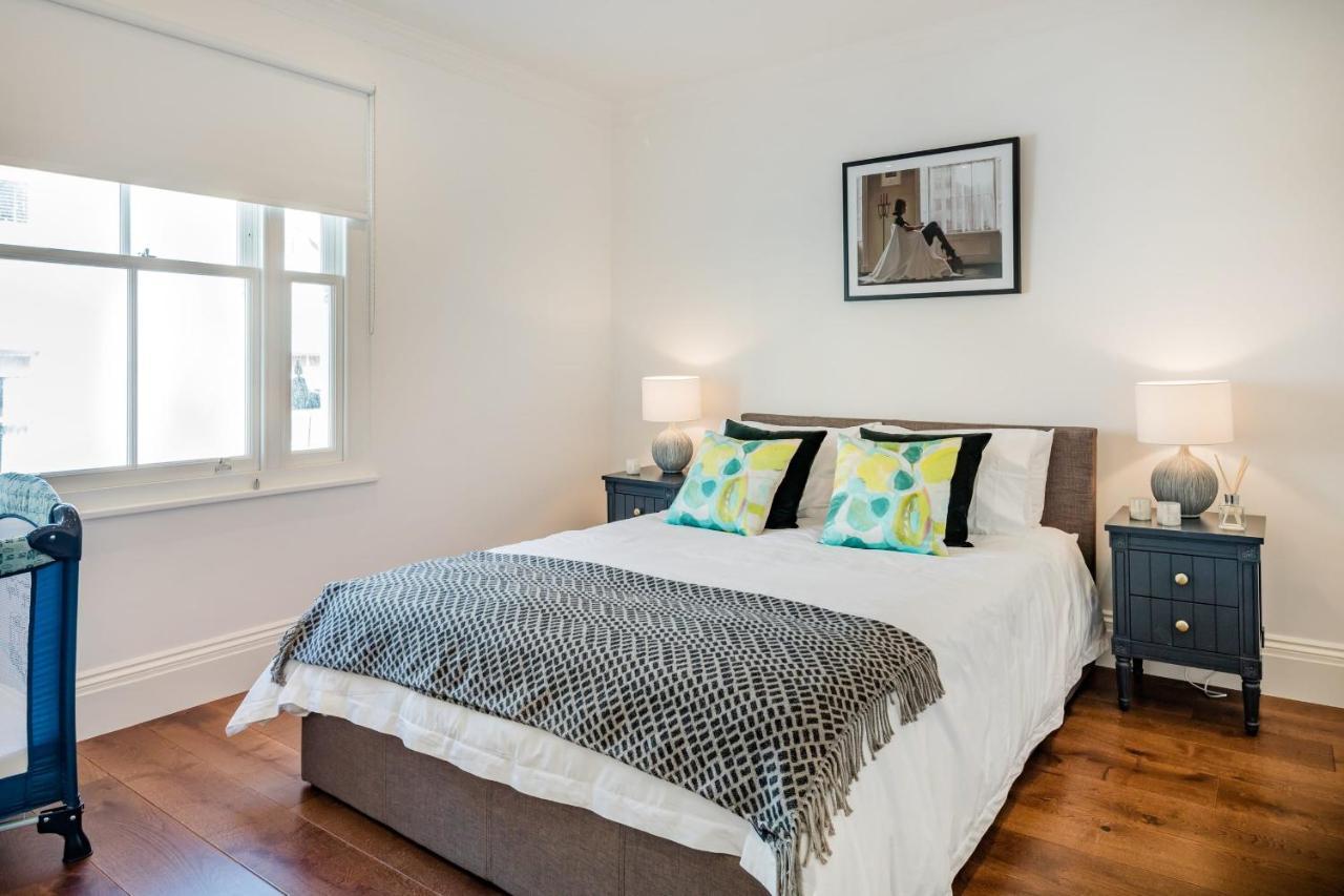 Superb 3 Bed/bath Luxury + Ibiza Roof Terrace Apartamento Londres