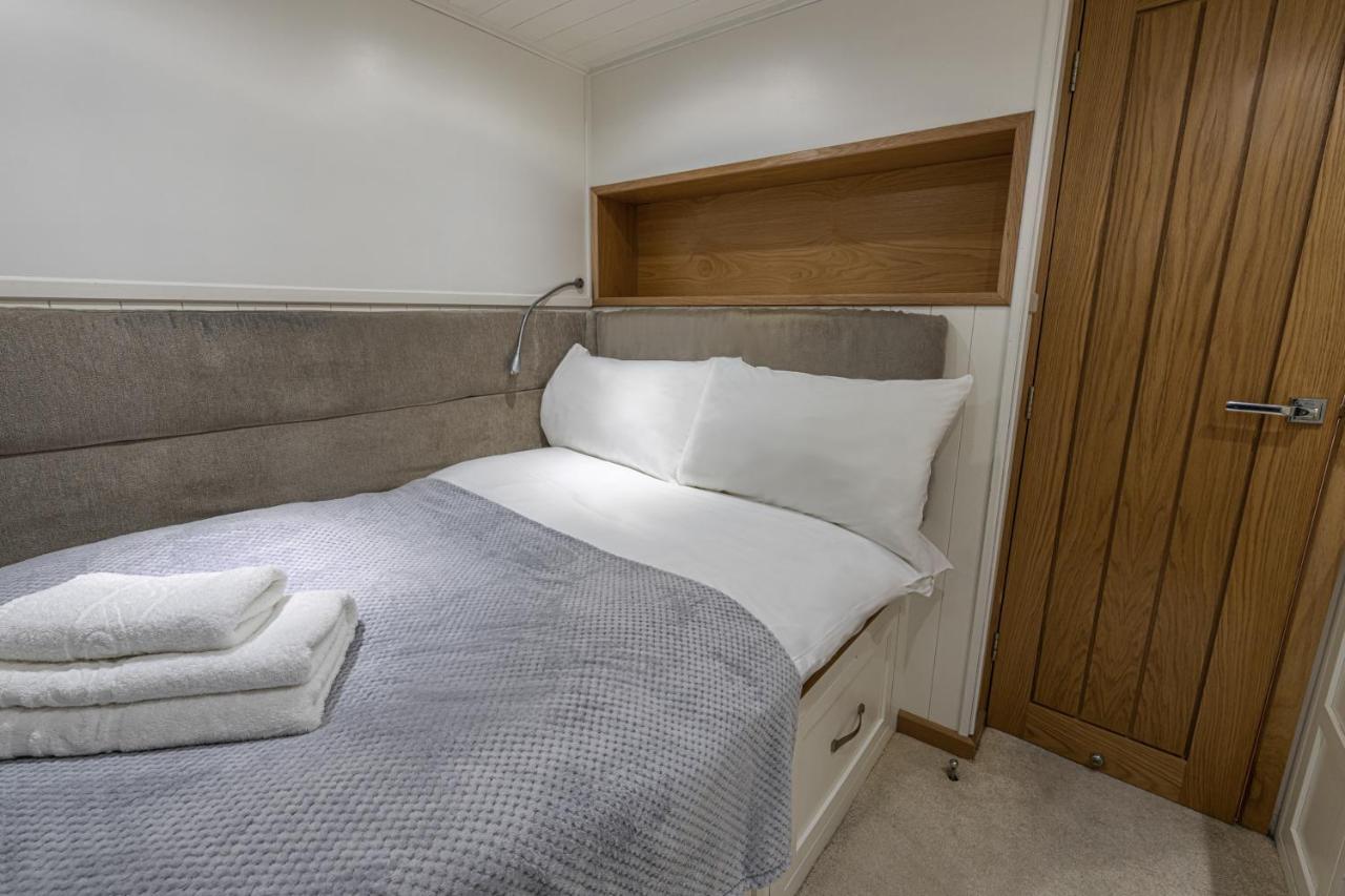 Delightful House Boat On St Katharine Dock Bateau-hôtel *