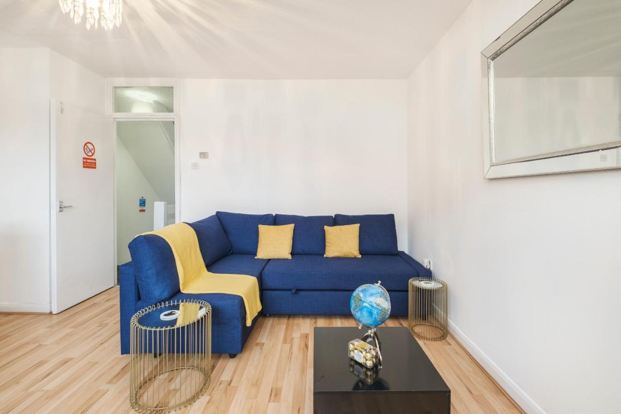Spacious 3 Bed 1 Bath Hse W Guest Toilet W Parking Near Excel - E16 Appartement Londres