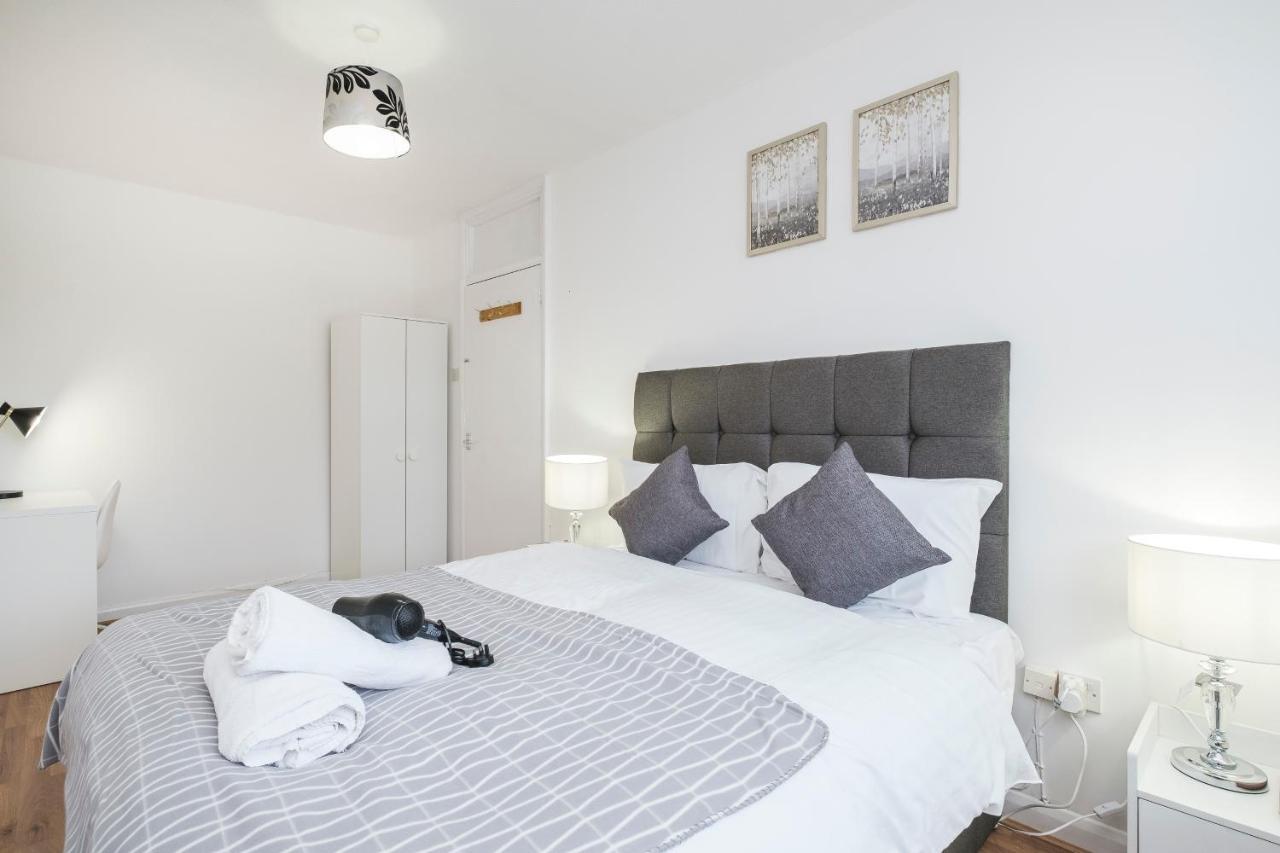 Spacious 3 Bed 1 Bath Hse W Guest Toilet W Parking Near Excel - E16 * Londres