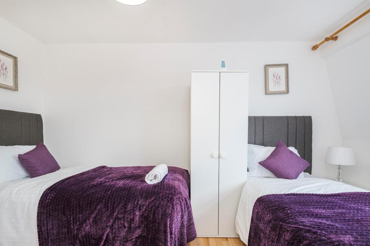 Appartement Spacious 3 Bed 1 Bath Hse W Guest Toilet W Parking Near Excel - E16 Londres