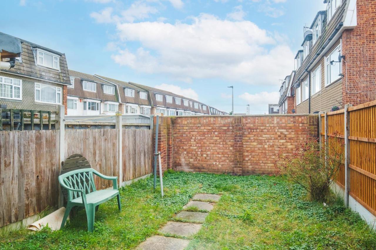 Spacious 3 Bed 1 Bath Hse W Guest Toilet W Parking Near Excel - E16 Appartement *