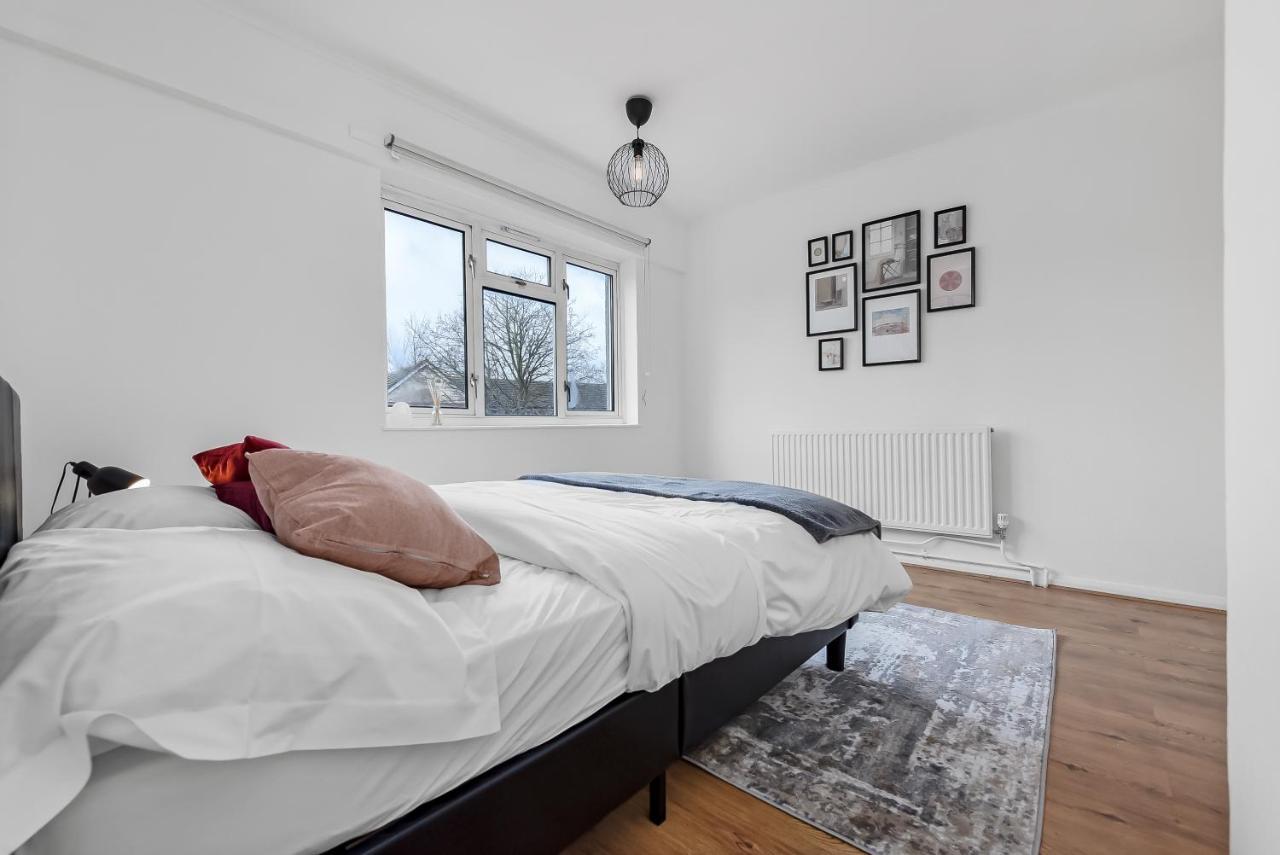 Stylish Excel 3 Bedroom Flat * London