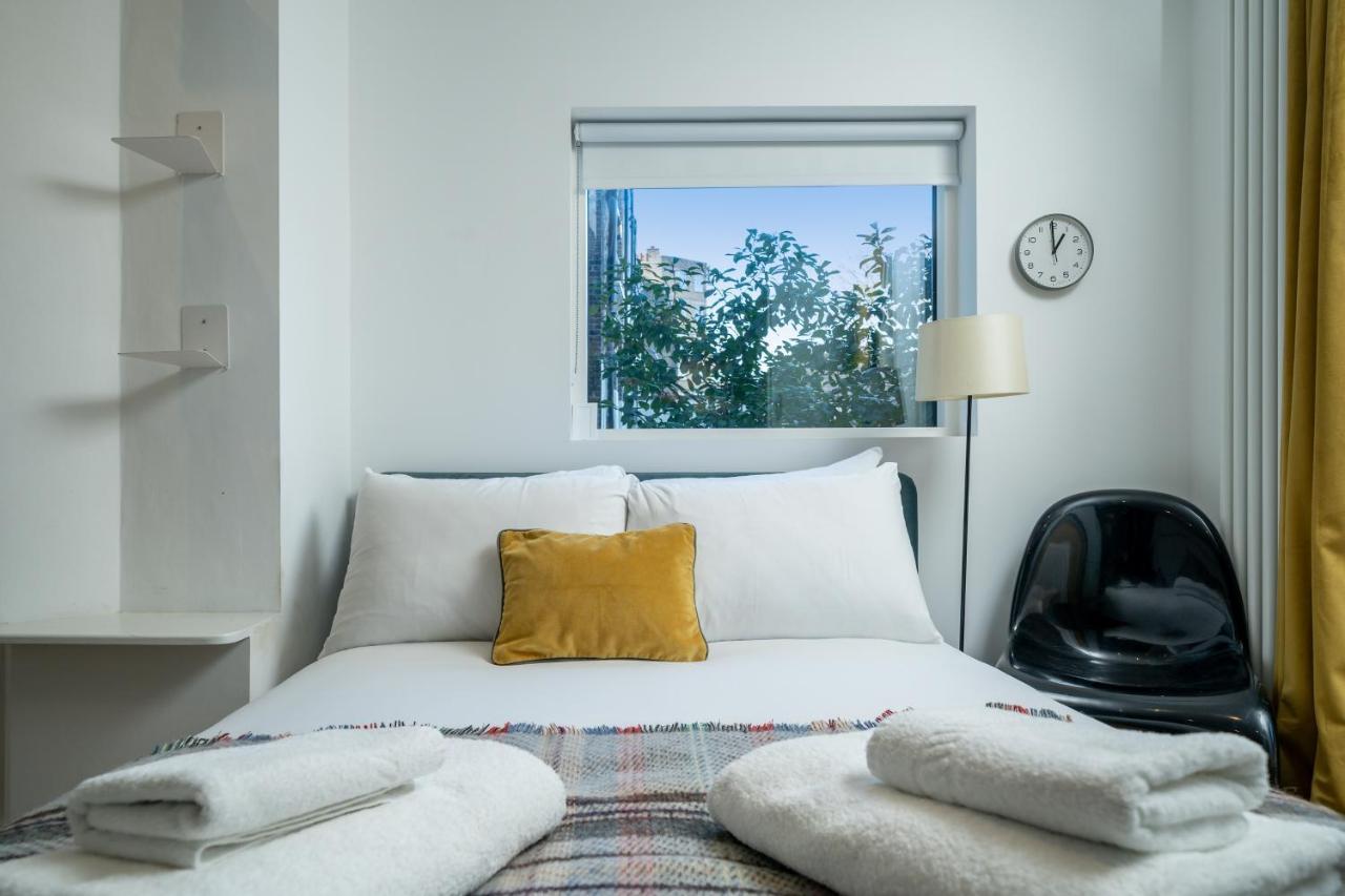 Sleek Flat With Communal Courtyard
