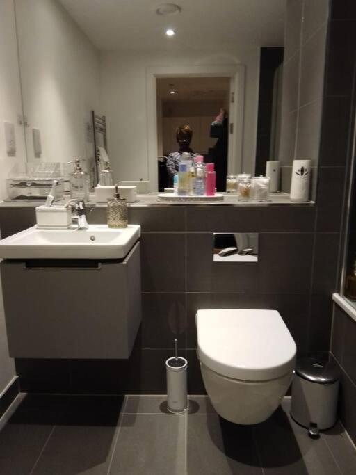 Whole 5 Mins To East Croydon & Concierge * Londres