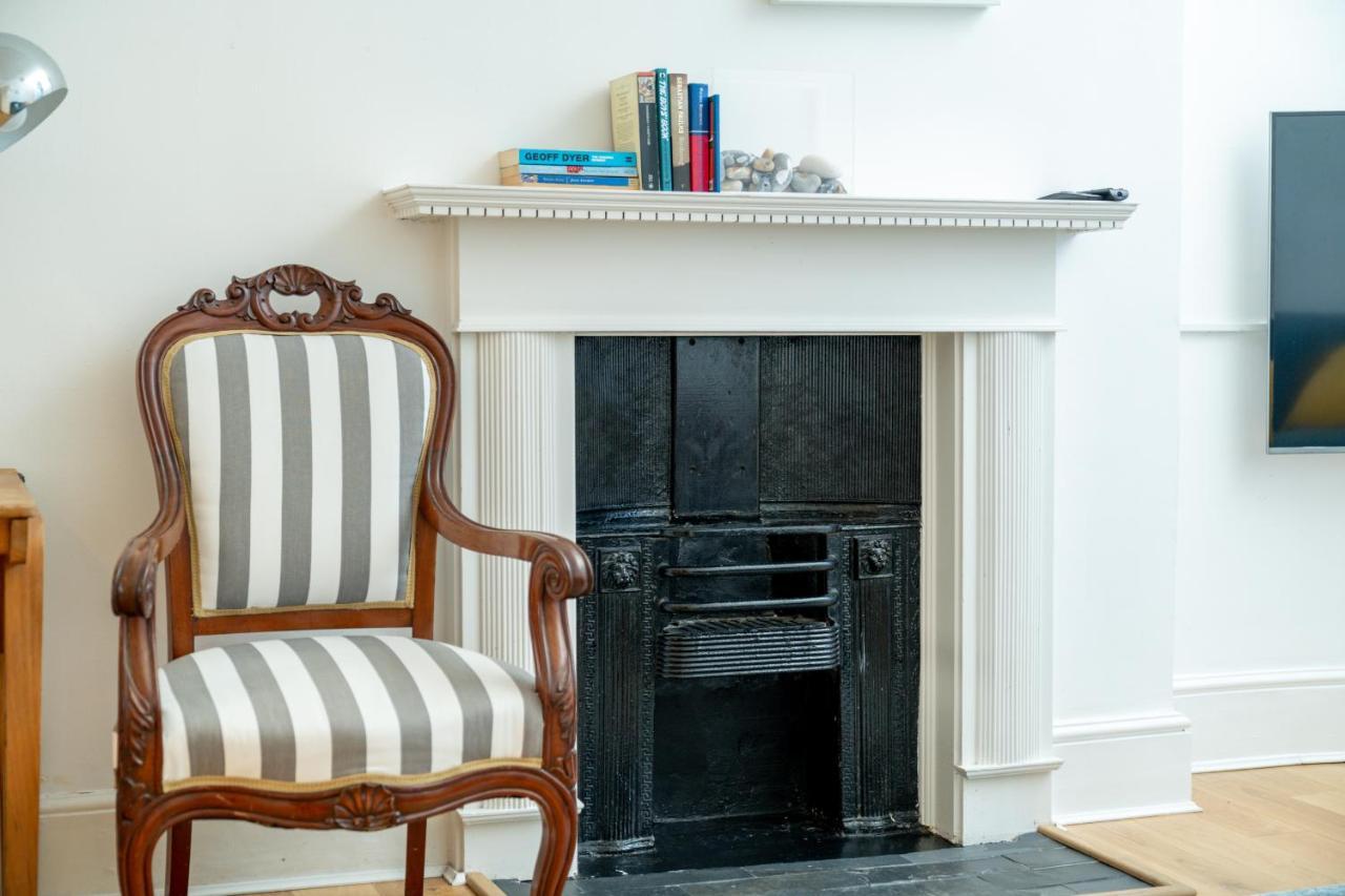 Sleek Flat With Communal Courtyard * Londres