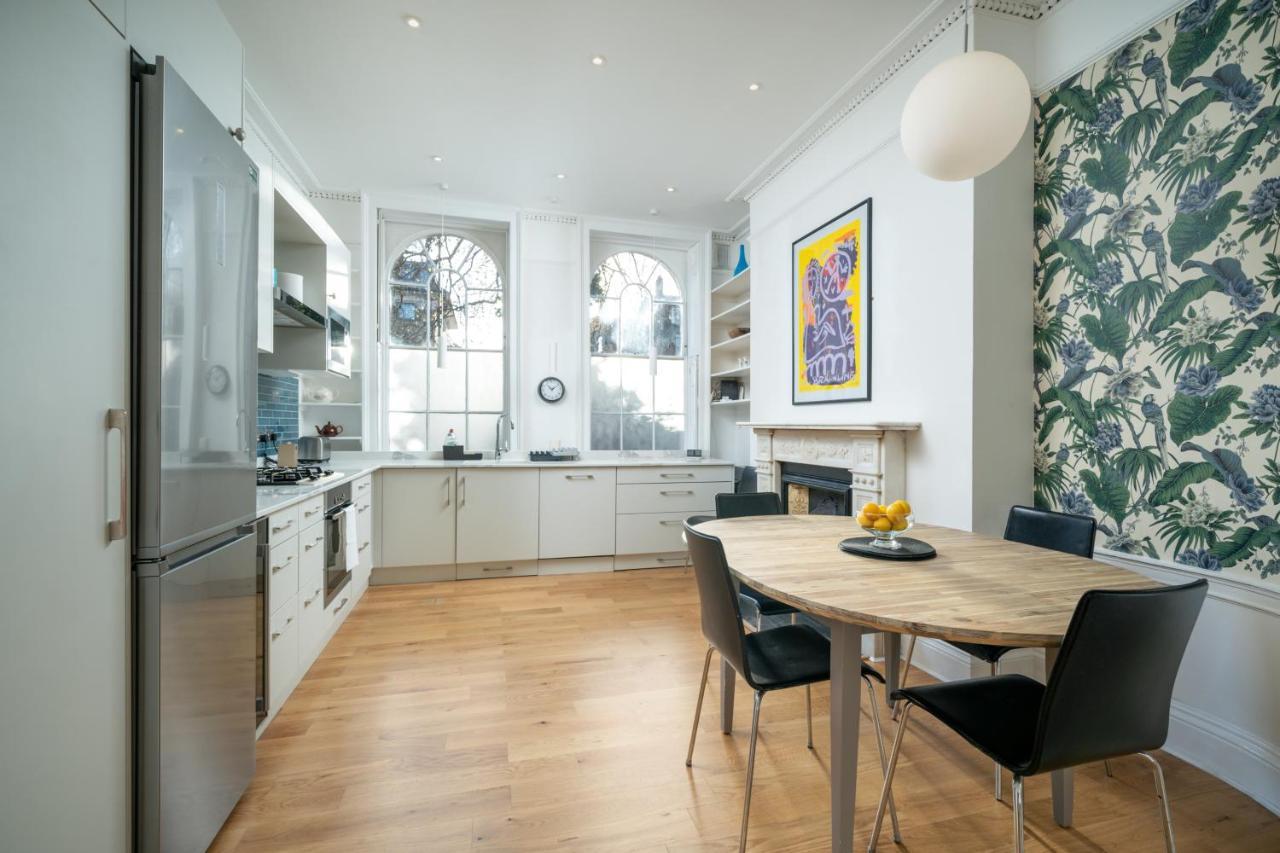 Sleek Flat With Communal Courtyard Londres