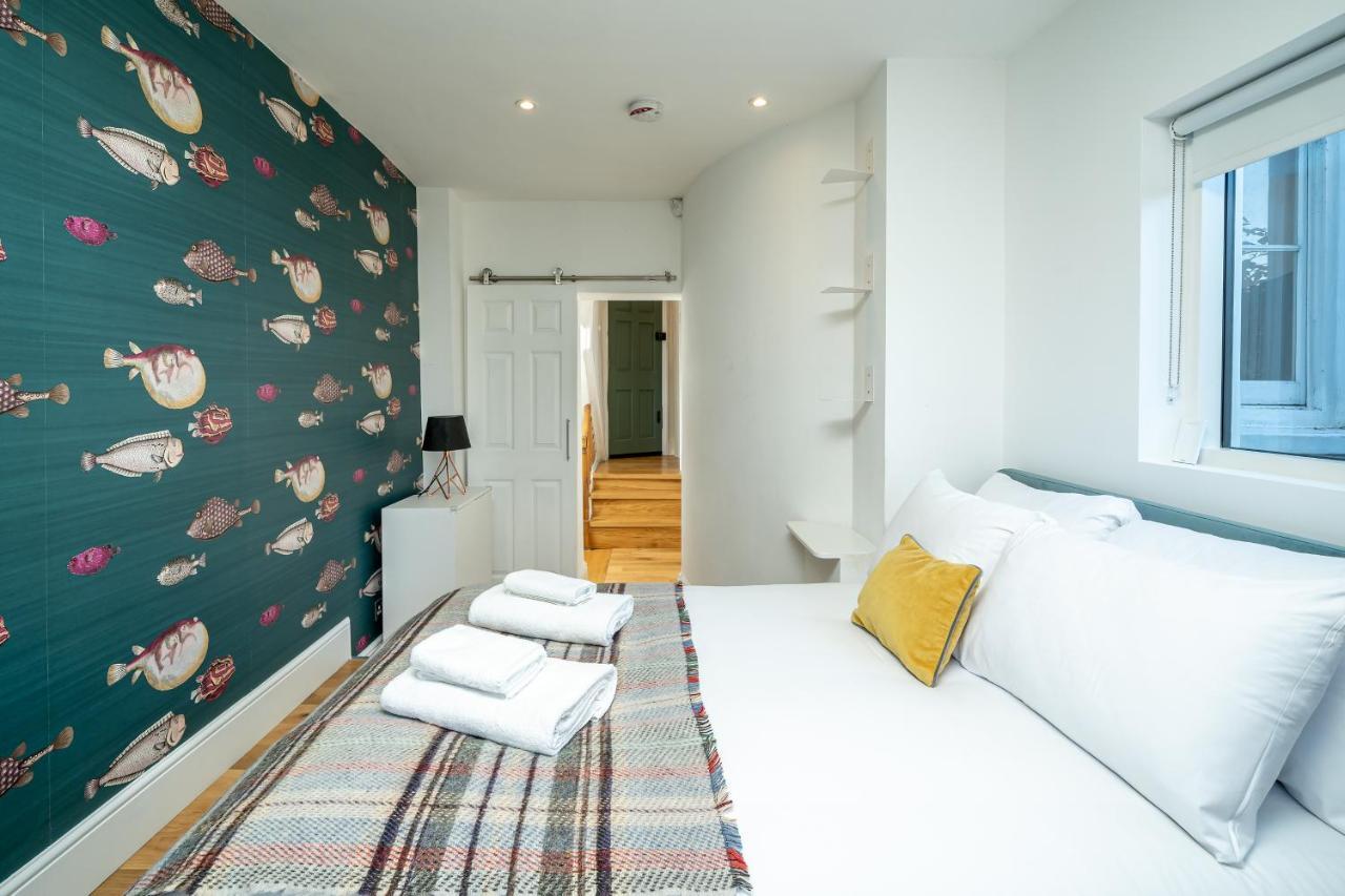 Sleek Flat With Communal Courtyard