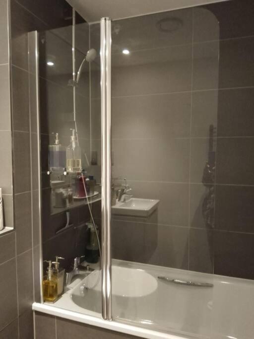 Whole 5 Mins To East Croydon & Concierge Apartamento Londres