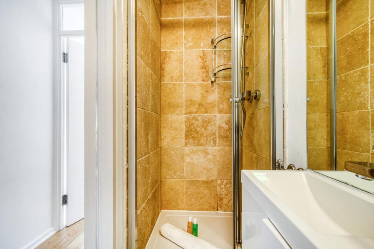 Homely 4 Bedroom House In Brixton Appartement