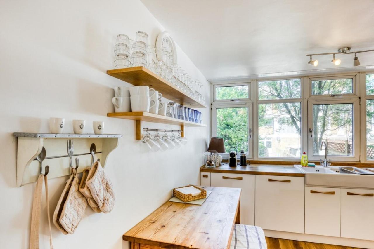 Homely 4 Bedroom House In Brixton