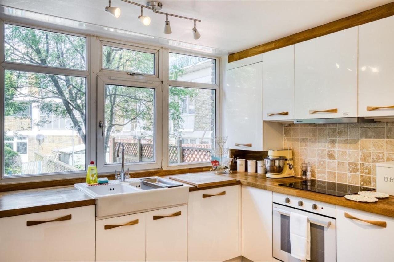 Homely 4 Bedroom House In Brixton Apartamento
