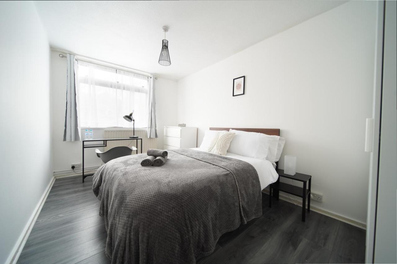 Apartment Stylish Two Bedroom Apt *