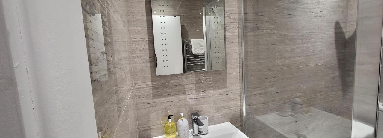 Apartment Garland Stylish 1 In Greater London