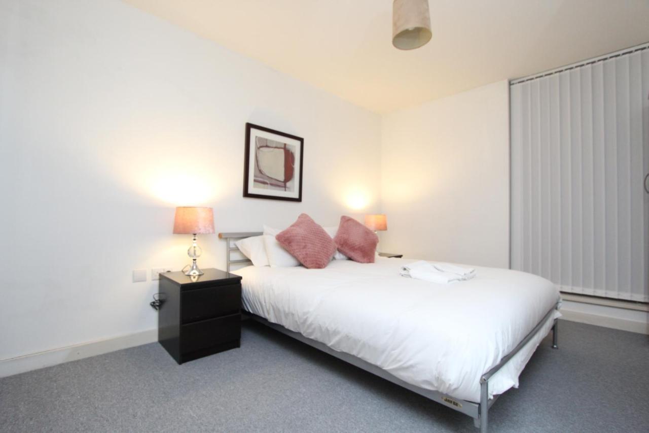 Spacious 1- Bedroom In E16 Apartment London