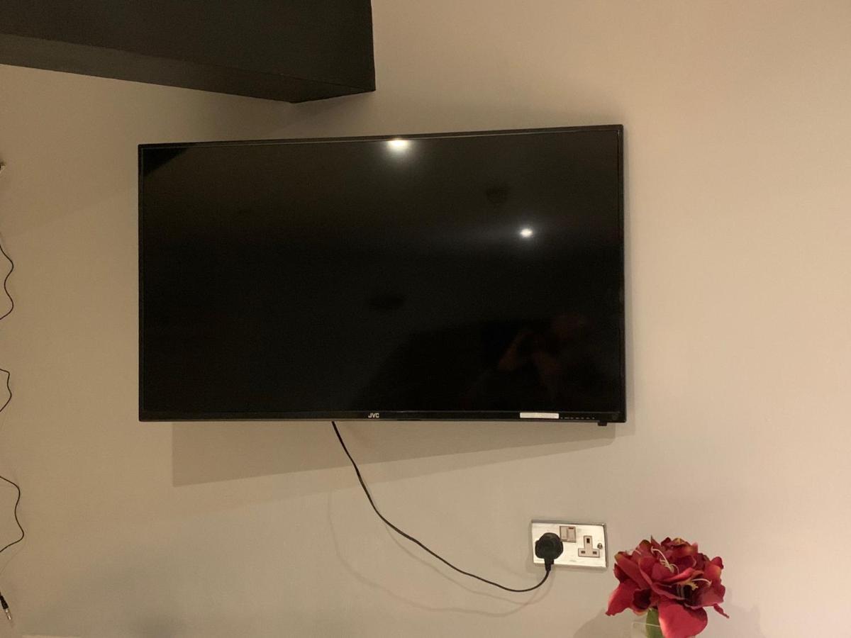 - Entire Lower Ground Floor - Only 7 Mins Walk Kings Cross St Pancras Station Londres