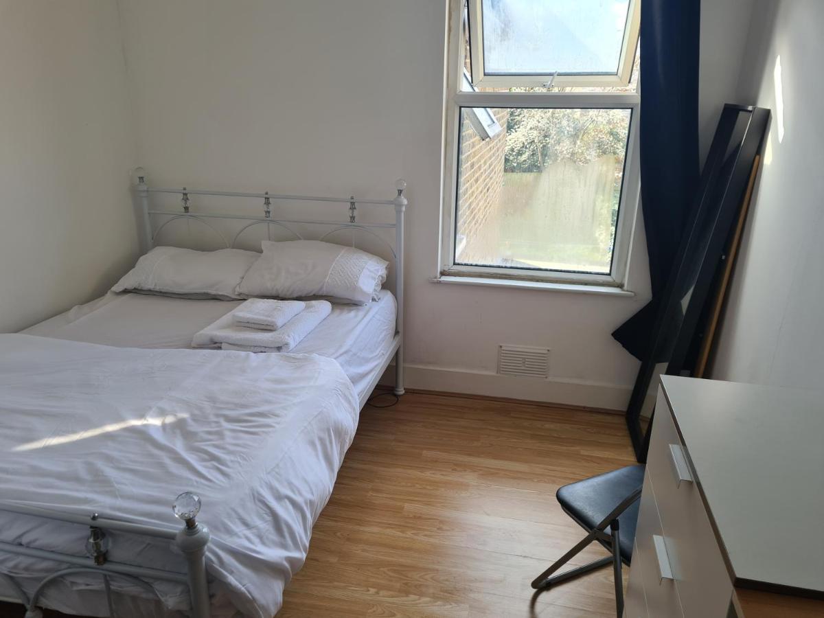 Quarto em Acomodações Particulares B.h *