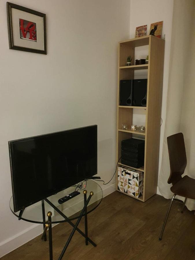 Modern 1 Bedroom Near Canary Wharf With Balcony Londres