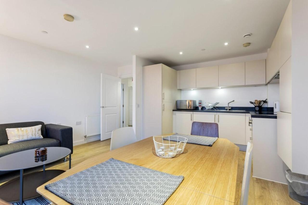 Modern 1 Bedroom Near Canary Wharf With Balcony Londres