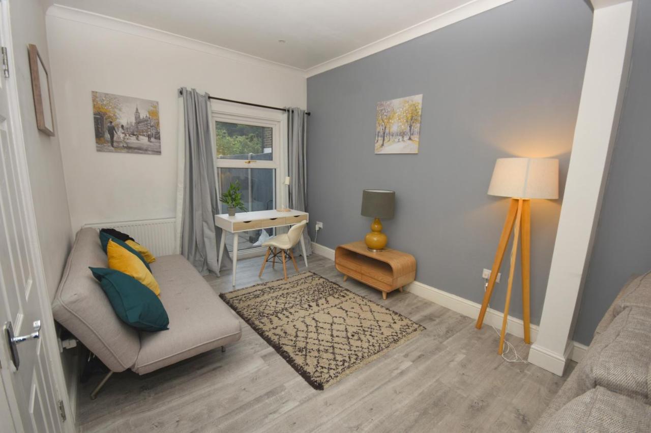 Jb Greenwich, 3 Bed House,ideal For Contractors And Family Hébergement de vacances Londres