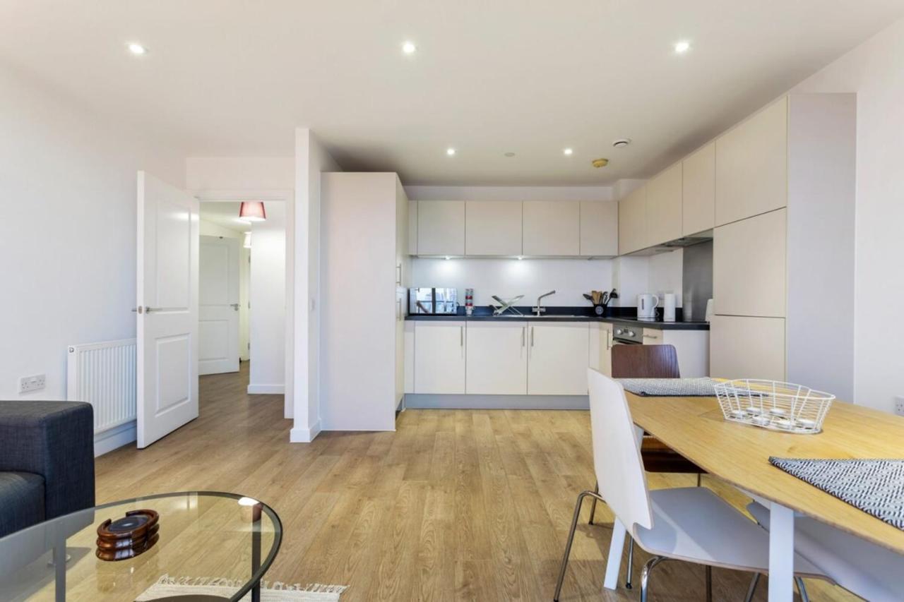 Modern 1 Bedroom Near Canary Wharf With Balcony Appartement