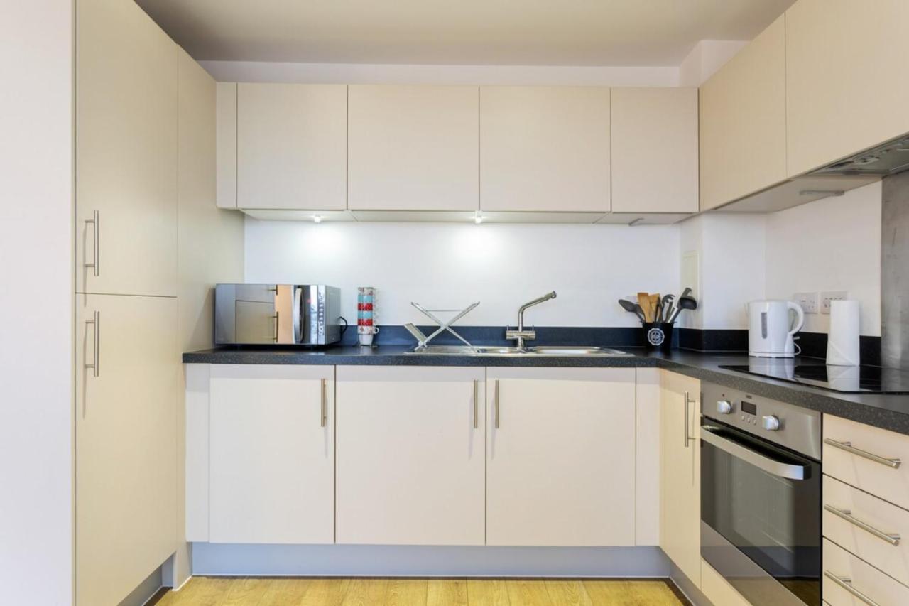 Modern 1 Bedroom Near Canary Wharf With Balcony Londres