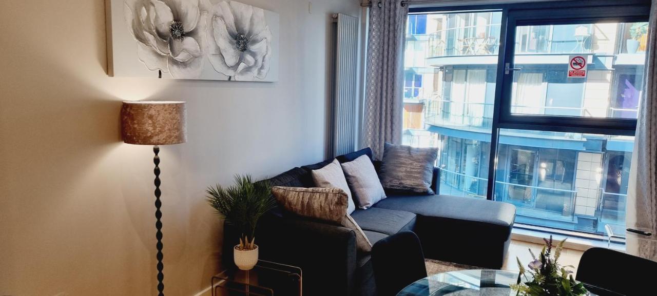 Luxury Waterside Canary Wharf Londres