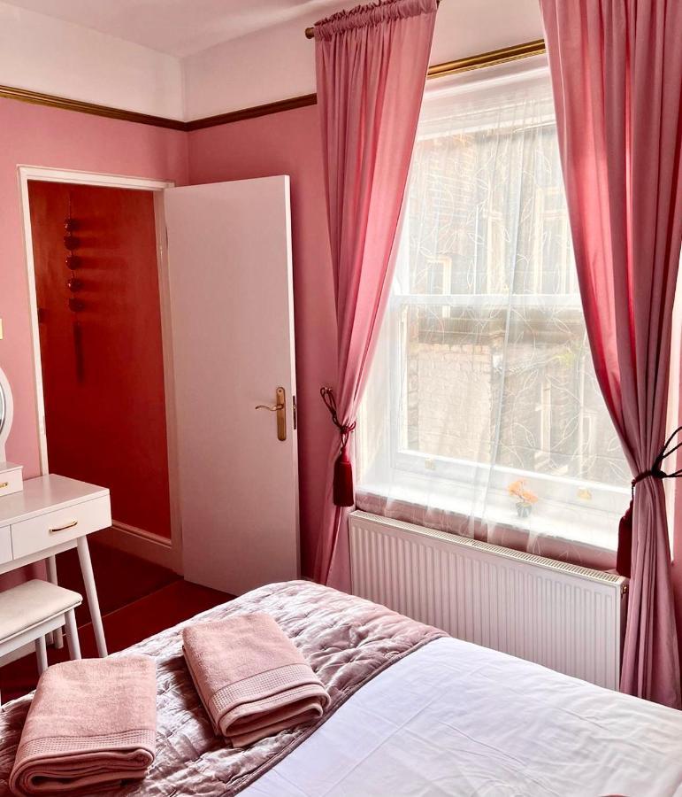 Chinatown Apartment *