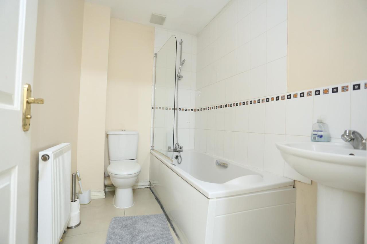 Ferienhaus Lovely 4 Bed House London
