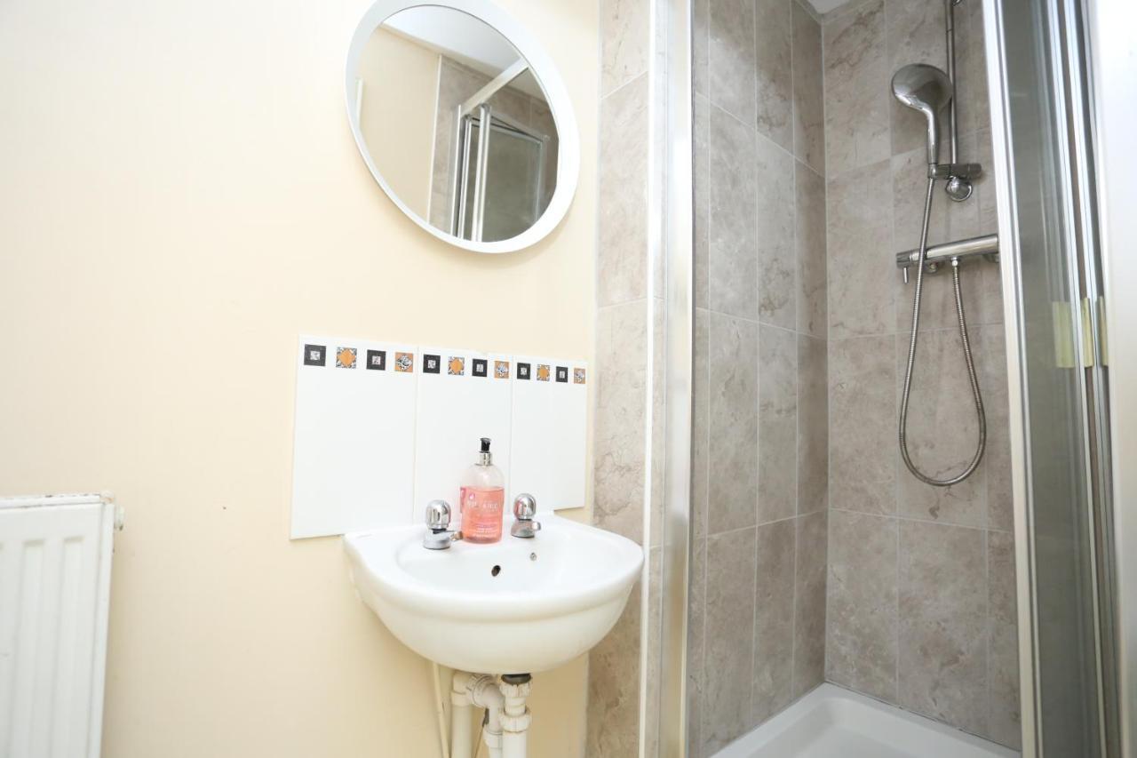 Lovely 4 Bed House Ferienhaus London