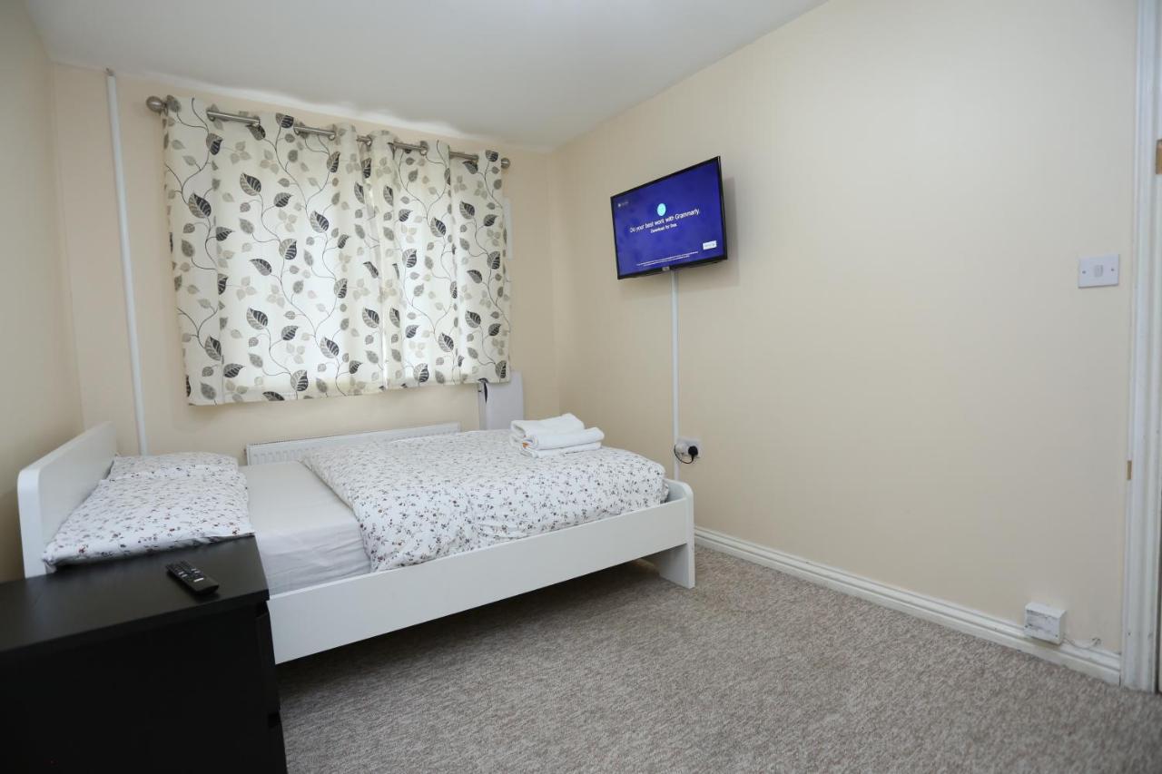 Lovely 4 Bed House Ferienhaus *