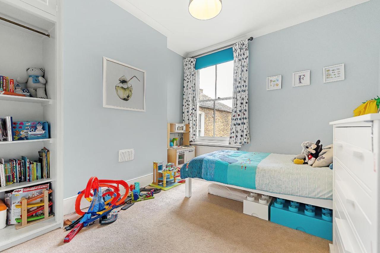 Veeve - Clapham Fairytale