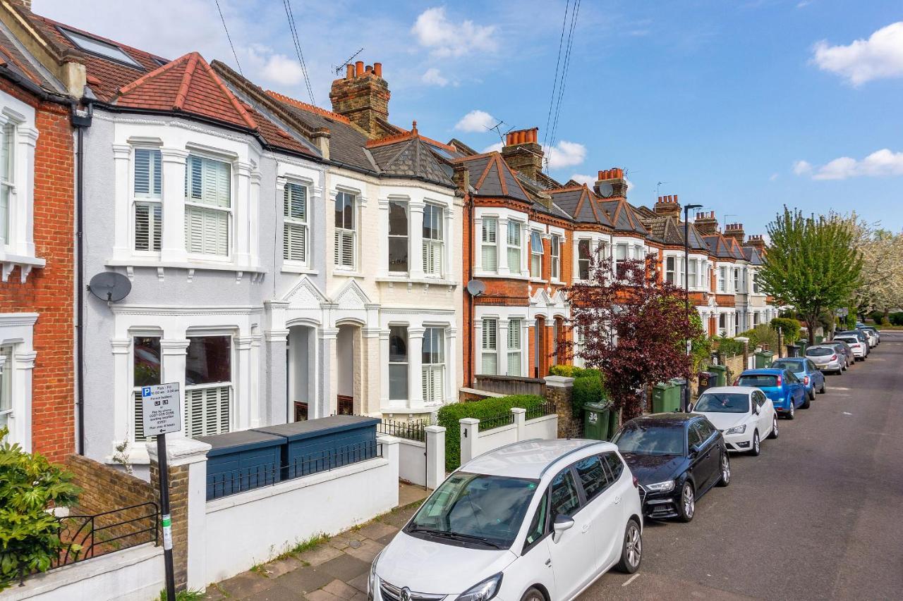 Veeve - Clapham Fairytale