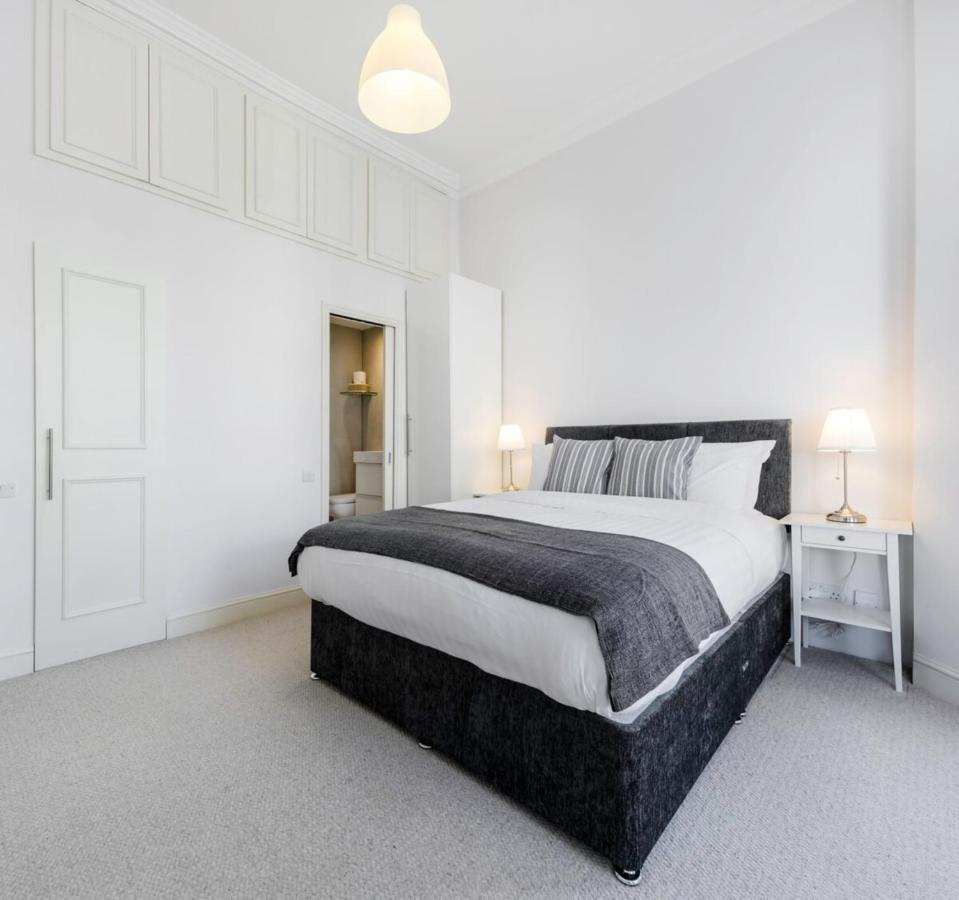 Elegant Earl's Court 2 Bedroom Flat Just 4 Minutes From Tube Londres