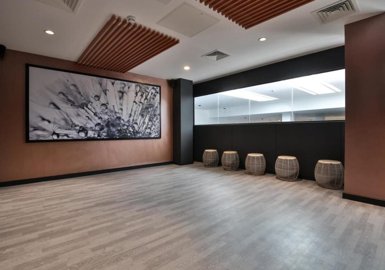 Trendy At Iq Hammersmith In Londen