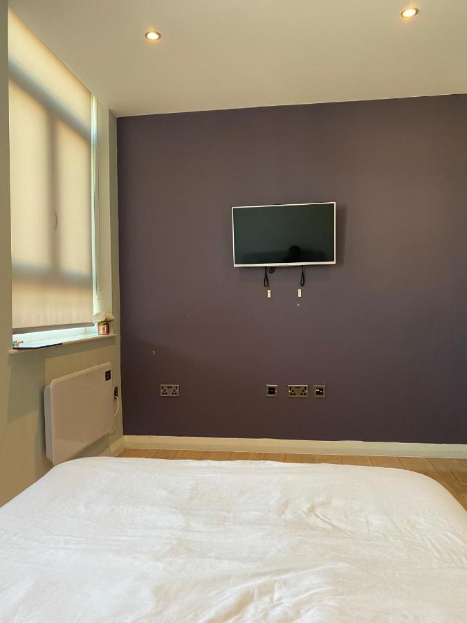 Godson Studio Apartment01 * London