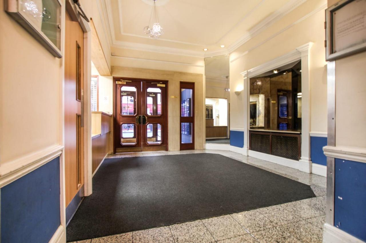 Rare Gem Close To Transport Links Londres