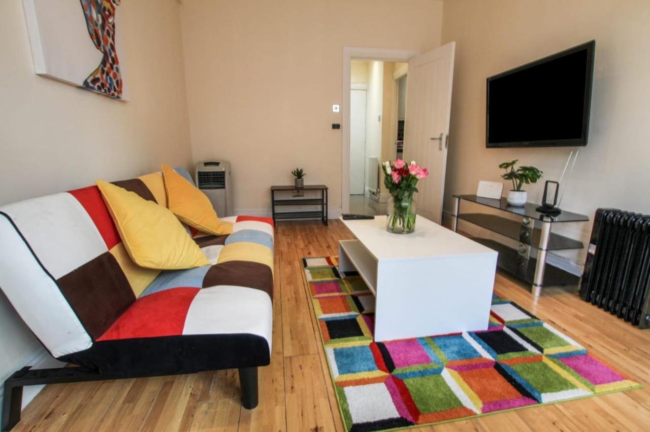 Rare Gem Close To Transport Links * Londres
