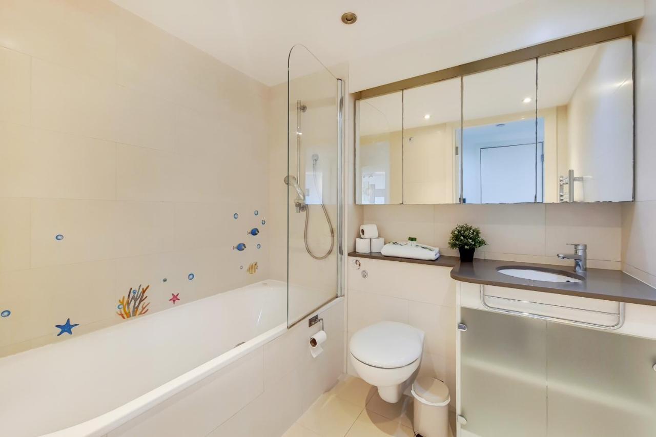 Free Parking - Two Bed By Docklands * Londen