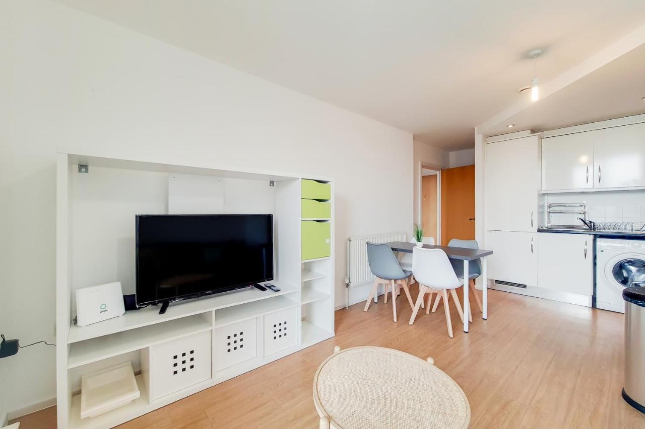 Free Parking - Two Bed By Docklands * Londen