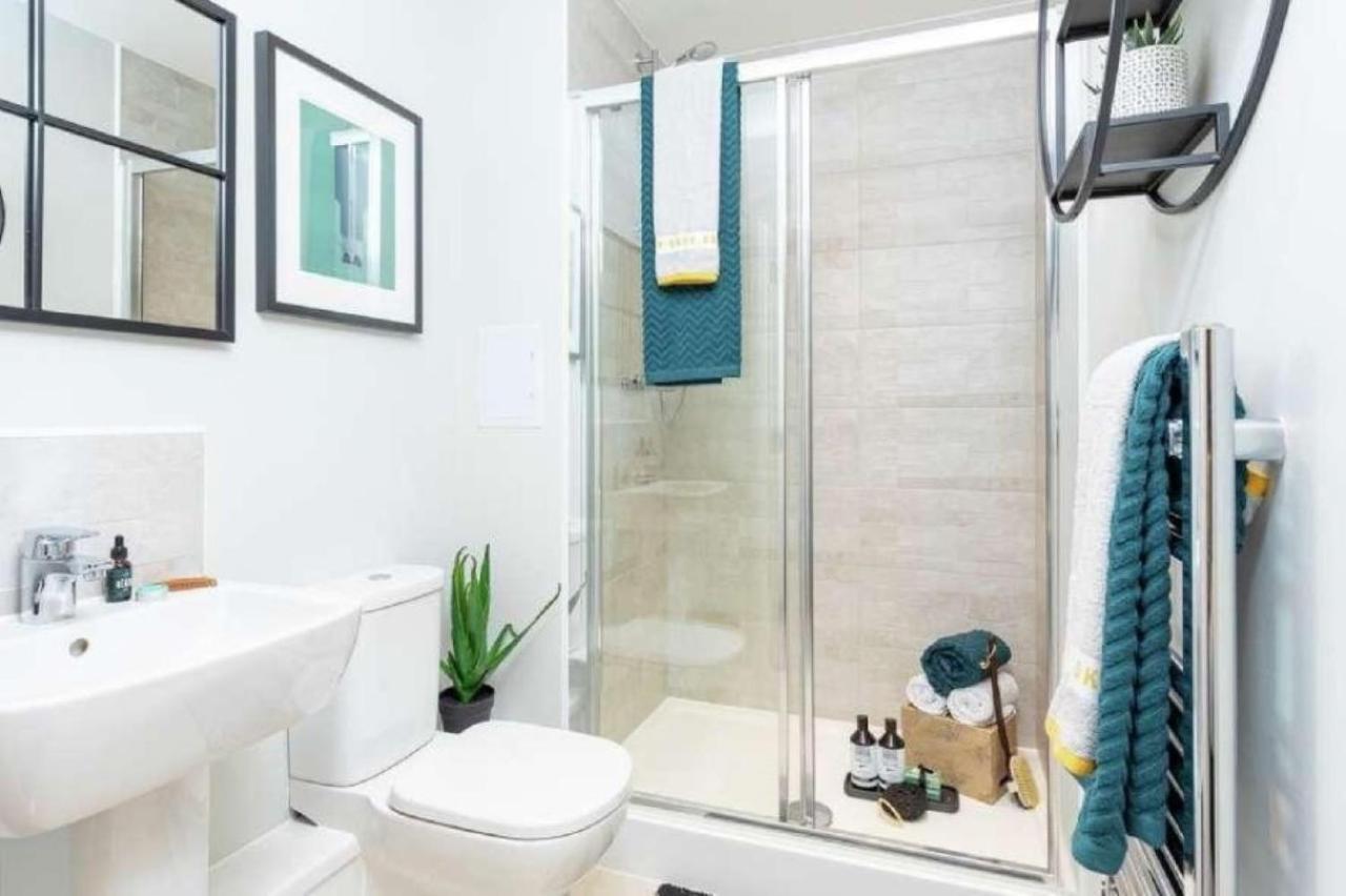 Newly Built Luxury 2 Bed Apartment!!! * Londres
