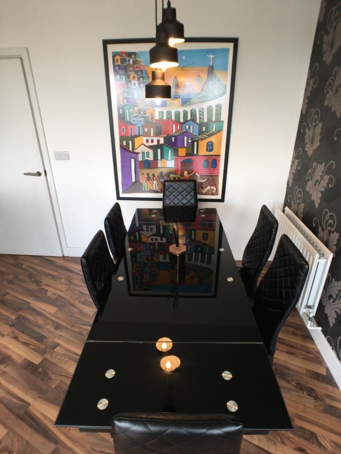 Luxury 2 Bed Penthouse Near Station *